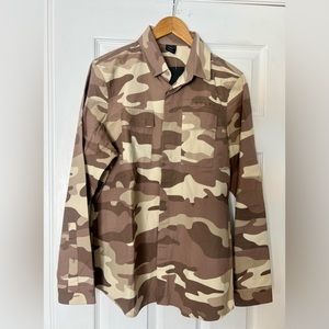 New! Oakley Icon Cargo Shirt - Desert Camo - Size Small